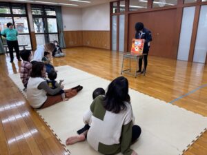 図書館司書さんの読み聞かせがありました