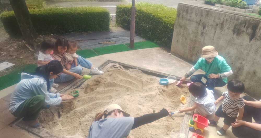 砂遊びデビュー
