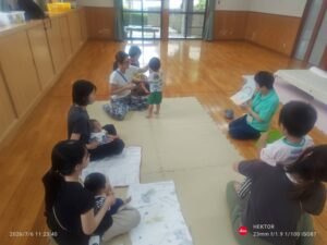 雨の中　飛べ！しゃぼん玉